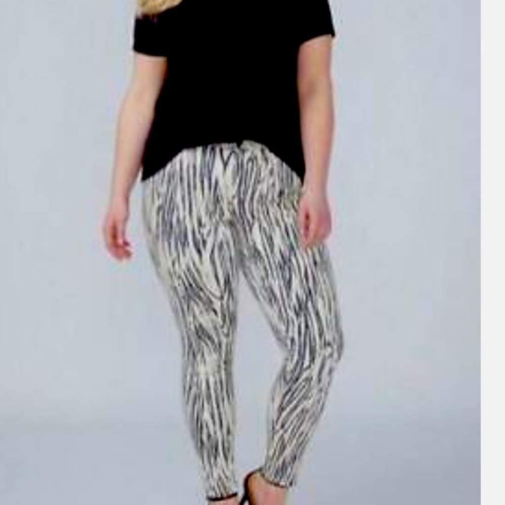 Super Stretch Skinny Jeans w/ Power pockets